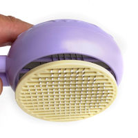 Imagen de Cepillo para mascotas, de plástico con botón de fácil limpieza, en caja varios colores