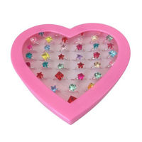 Imagen de Anillo surtido de metal x36, en caja corazón