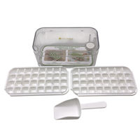 Imagen de Cubetera de plástico x2 tapa con botón para desprender el hielo, depósito y cuchara, en caja varios colores