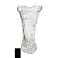 Imagen de Florero de vidrio labrado, en caja