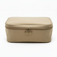 Imagen de Neceser para viaje de tela con cierre, varias reparticiones, Berlina Travel BEIGE