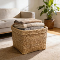 Imagen de Cesta cuadrada de fibras naturales grande, junco de agua