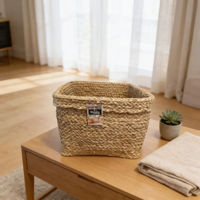 Imagen de Cesta cuadrada de fibras naturales chica, junco de agua