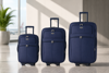 Imagen de Valijas Berlina x3 AZUL, de arrastre, semi rígidas, ruedas en línea, fuelle 5cm con base extensible, 2bolsillos exteriores, manija telescópica, tranca numérica, correa para ajustar ropa, bolsillo interior con cierre, color azul