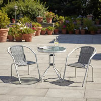 Imagen de Mesa de metal color blanco tapa de vidrio, con 2 sillas de metal y símil rattan, en caja