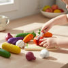Imagen de Frutas y verduras con velcro, de madera, 16 piezas  en caja